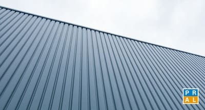 Revestimiento arquitectónico modular CladLine con sistema de fachada metálica y fijaciones ocultas de Deska