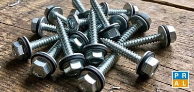 Tornillería y fijaciones de alta resistencia para cubiertas y fachadas metálicas en Prada Alviar